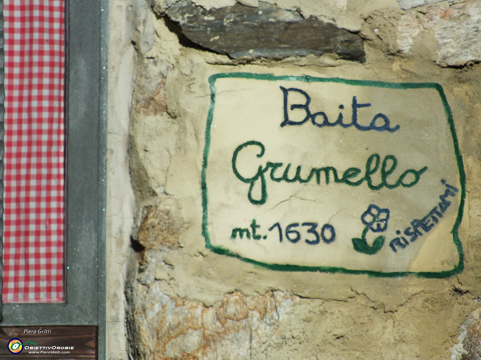 10 e siamo alla Baita Grumello (1630 m.) ....JPG